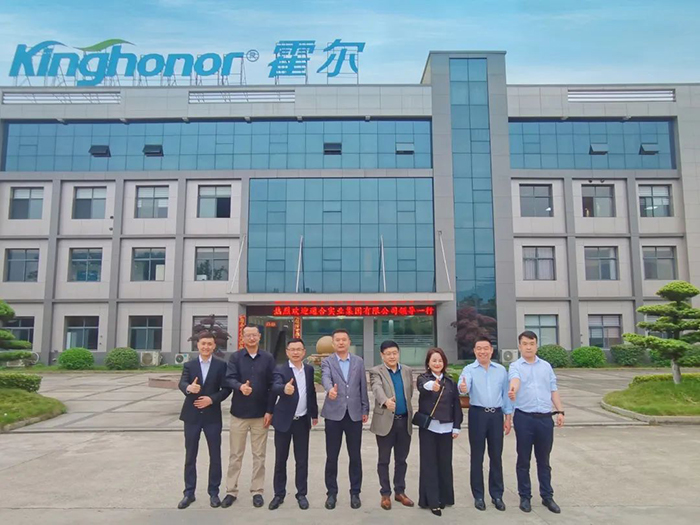 通合實業(yè)集團(tuán)赴聯(lián)塑霍爾新風(fēng)考察交流并簽訂