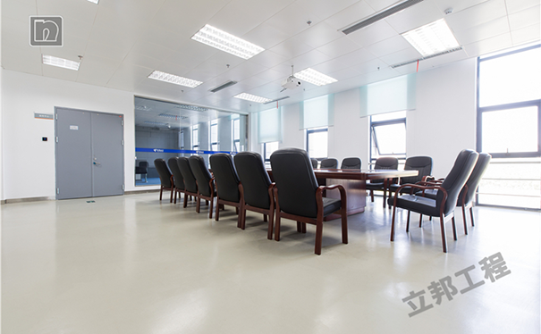 自流平地坪漆防水、防滑、防潮嗎?