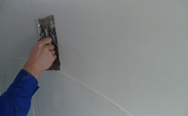 墻面刮膩?zhàn)佣嗌馘X一平方?