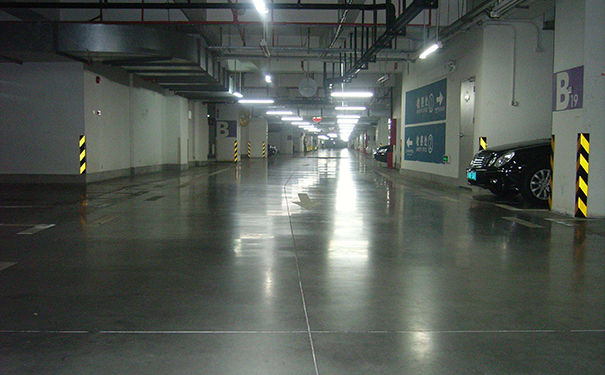 固化劑地坪和環(huán)氧地坪哪個貴?