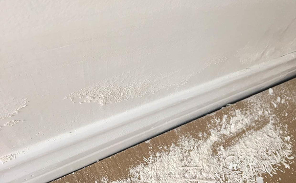 內(nèi)墻面反堿最好的處理辦法是什么？