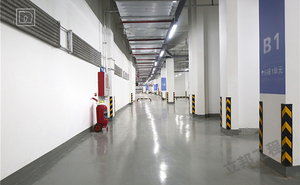 環(huán)氧自流平包工包料多少錢一平方米?