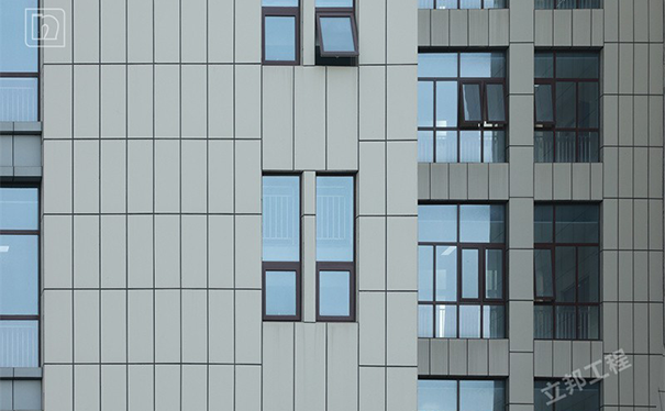 外墻保溫一體板的優(yōu)缺點分別是什么!